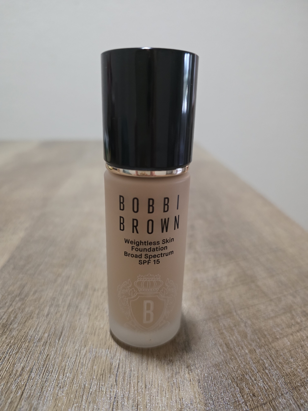 Bobbi Brown Weightless Skin Foundation - Beige/Nude